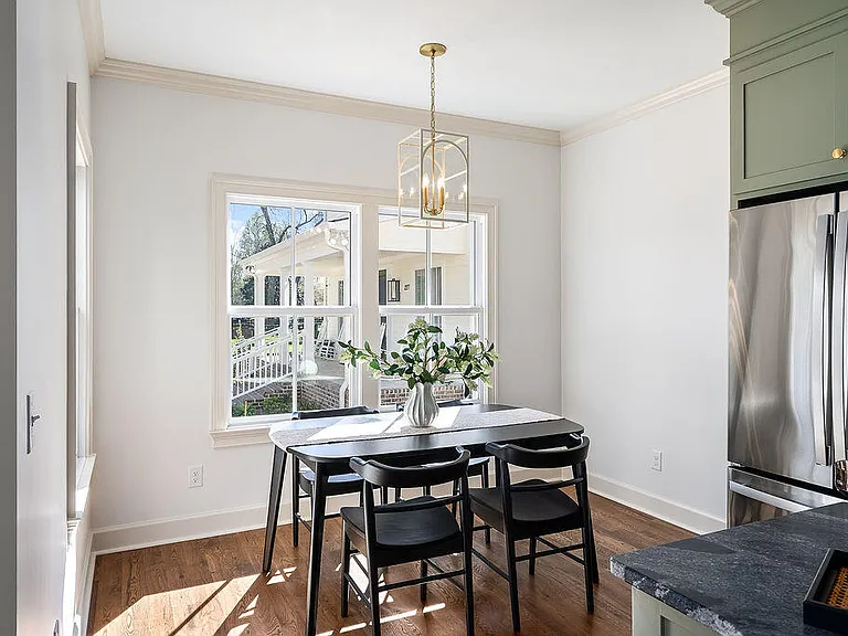 221 Williamsburg St NE — Photo 30