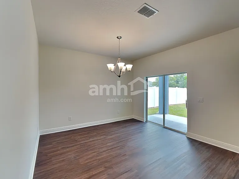 1379 Sky Lakes Dr — Photo 6