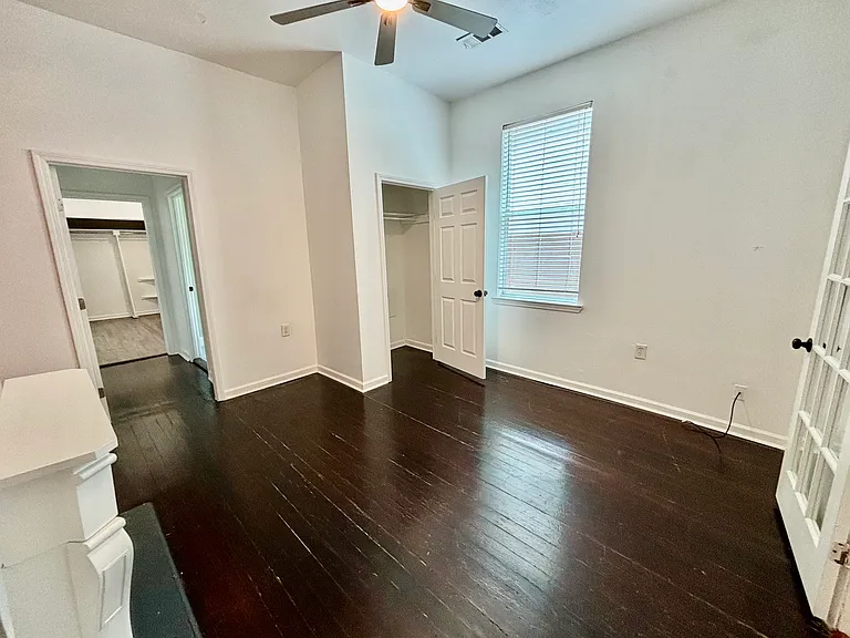 2923 Banks St — Photo 4