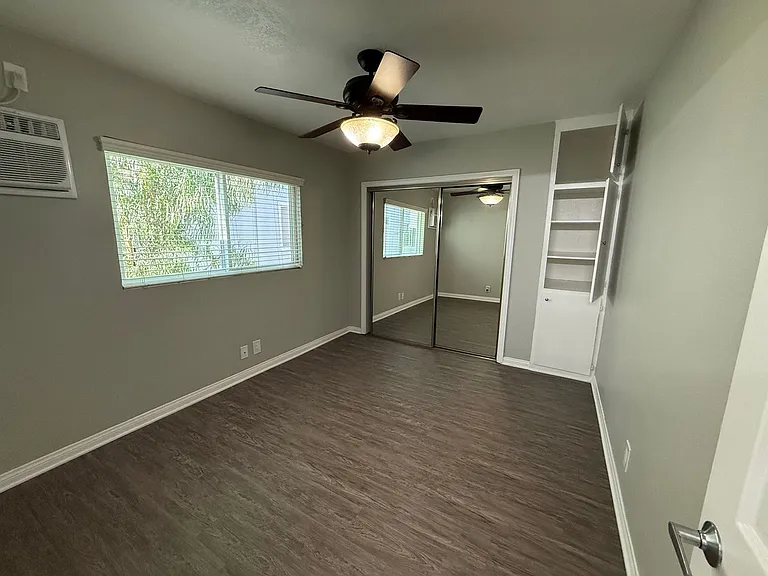 Four Seasons Apartments — Photo 31