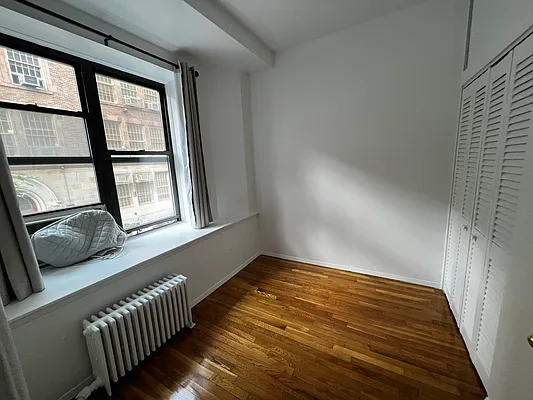 Rented by Salon Realty Corp | media 9