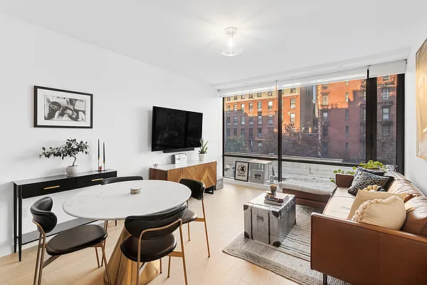 Rented by SERHANT. | media 9