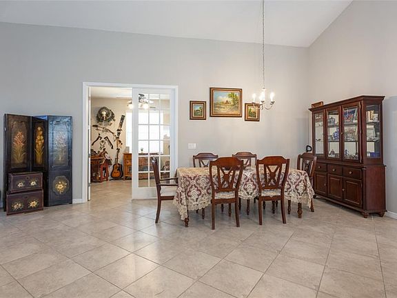 4th image of 43 Lagoon Way