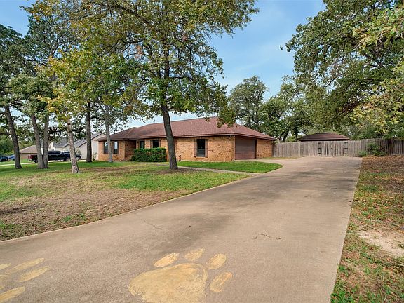2nd image of 2006 Skyles Rd