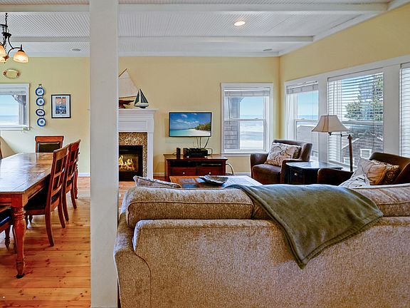 5th image of 484 Bella Beach Cir