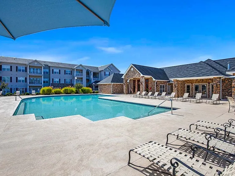 Ethan Pointe Apartments — Photo 24