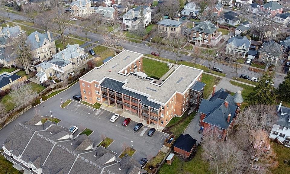 2nd image of 54 Dufferin Ave #26