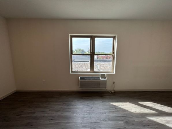 101 Main St S #203