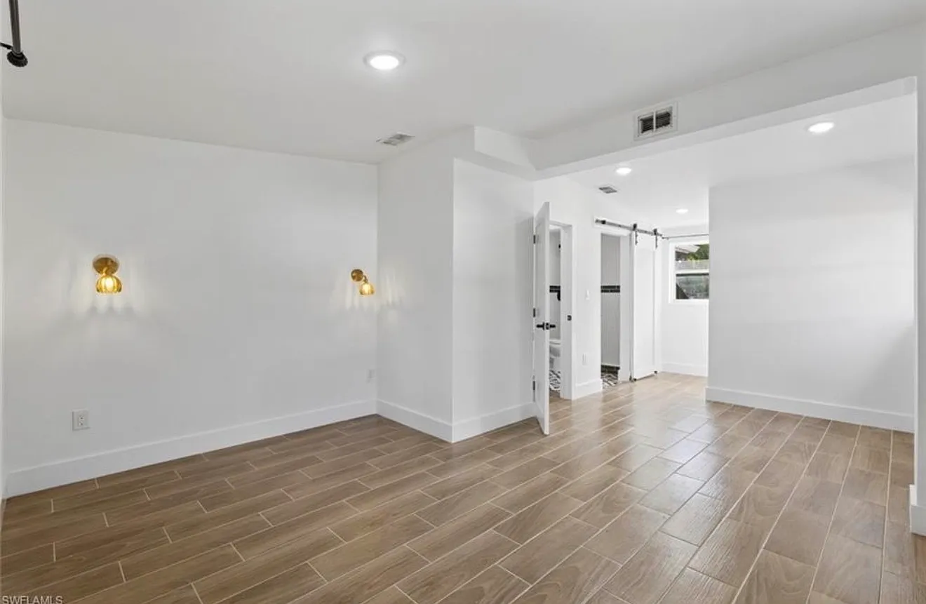 2 bed, 950 sqft, $2,900 — Photo 1