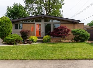21512 Briarcliff St, Saint Clair Shores, MI 48082