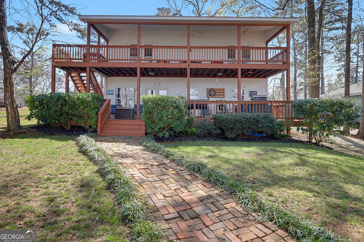 341 Shelton Dr photo 1
