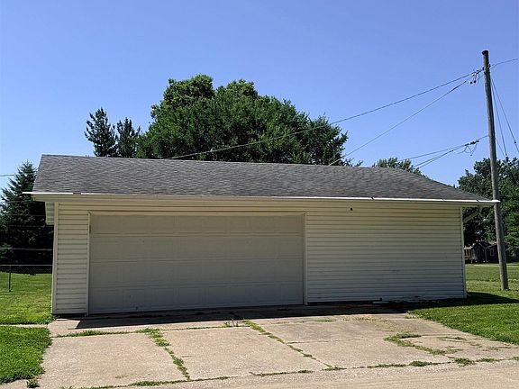 3rd image of 401 33rd St
