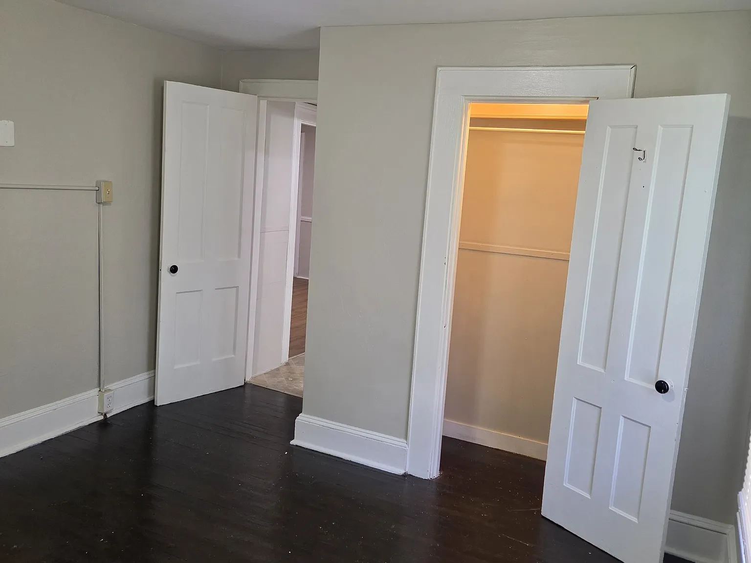 2 bed, 1.0 bath, 1912 sqft, $1,550 — Photo 4