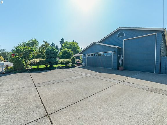 2nd image of 11801 NE Major St