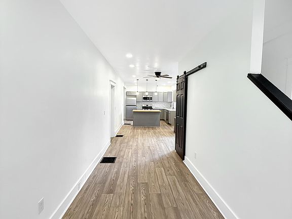 4th image of 237 Glendora Ave