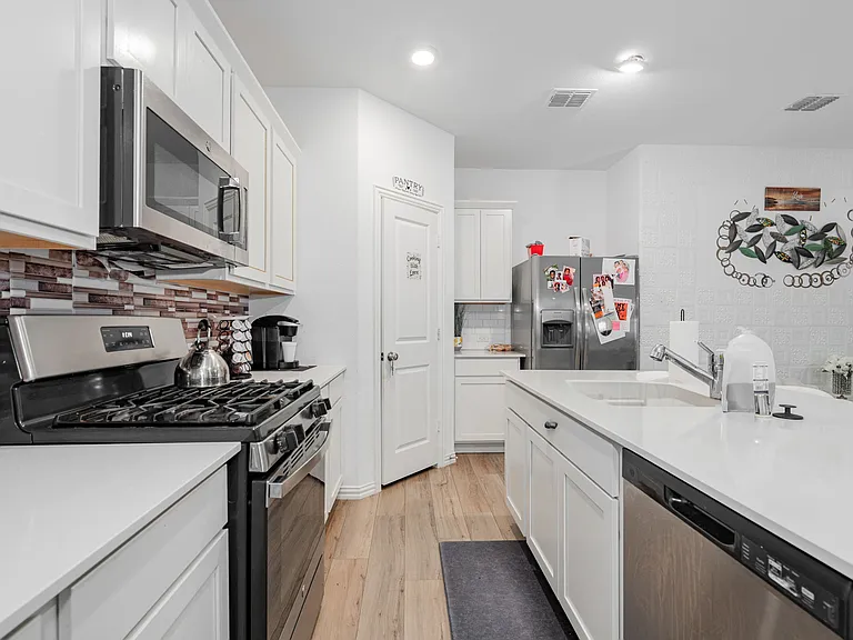 1034 Manuel Dr — Photo 10