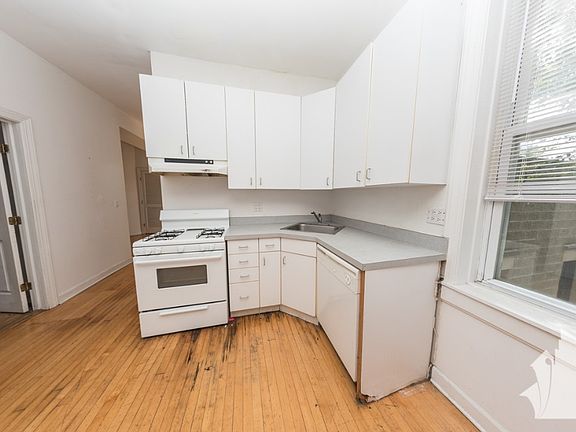 2nd image of 2318 N Southport Ave #103R