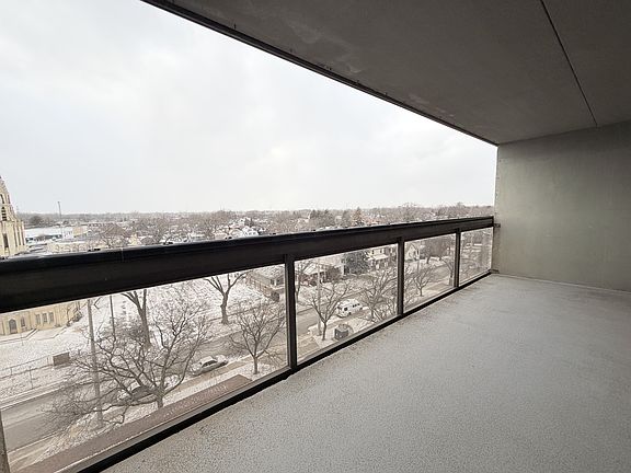 5th image of 1653 Ouellette Ave #702