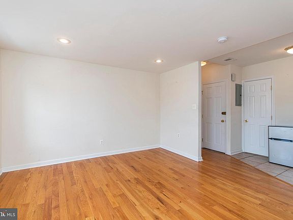 2nd image of 2606 W Girard Ave #3