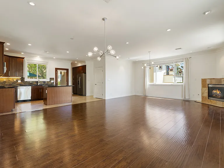 1530 Parmer Ave — Photo 2