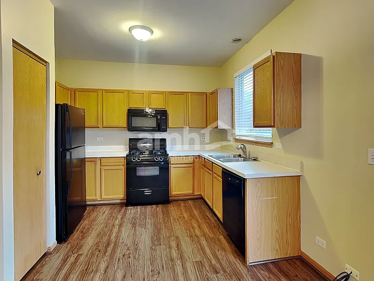 11S524 Rachael Ct — Photo 3