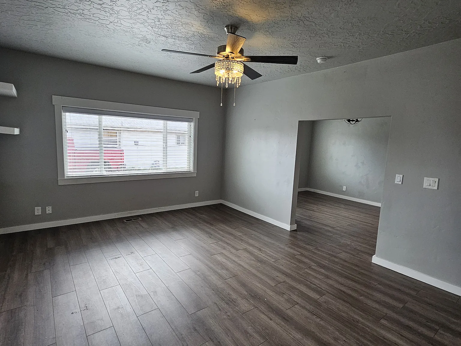 4 bed, 1910 sqft, $2,200 — Photo 4