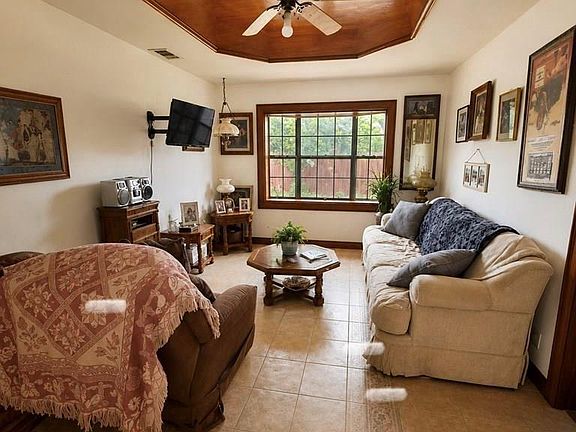 4th image of 195 Aguila Dr