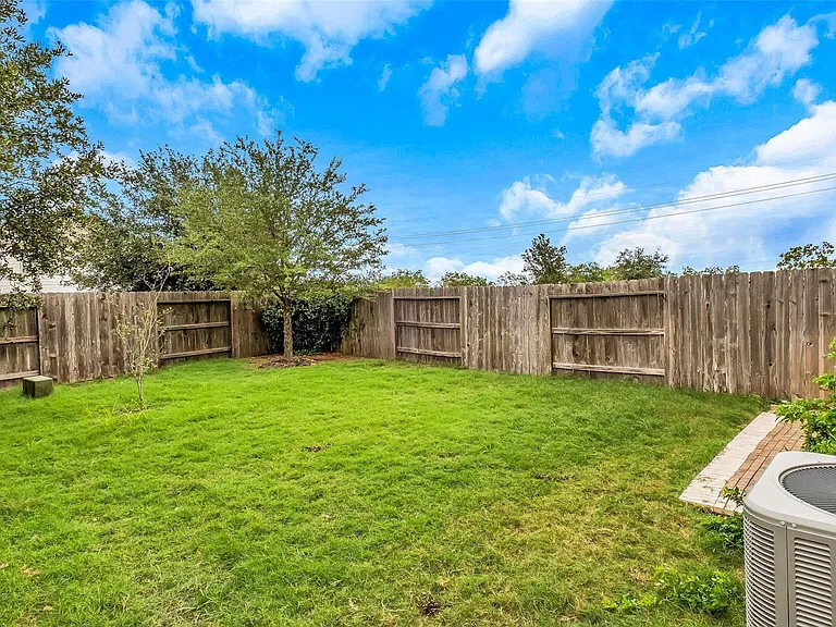 6475 Calgary Woods Ln — Photo 31