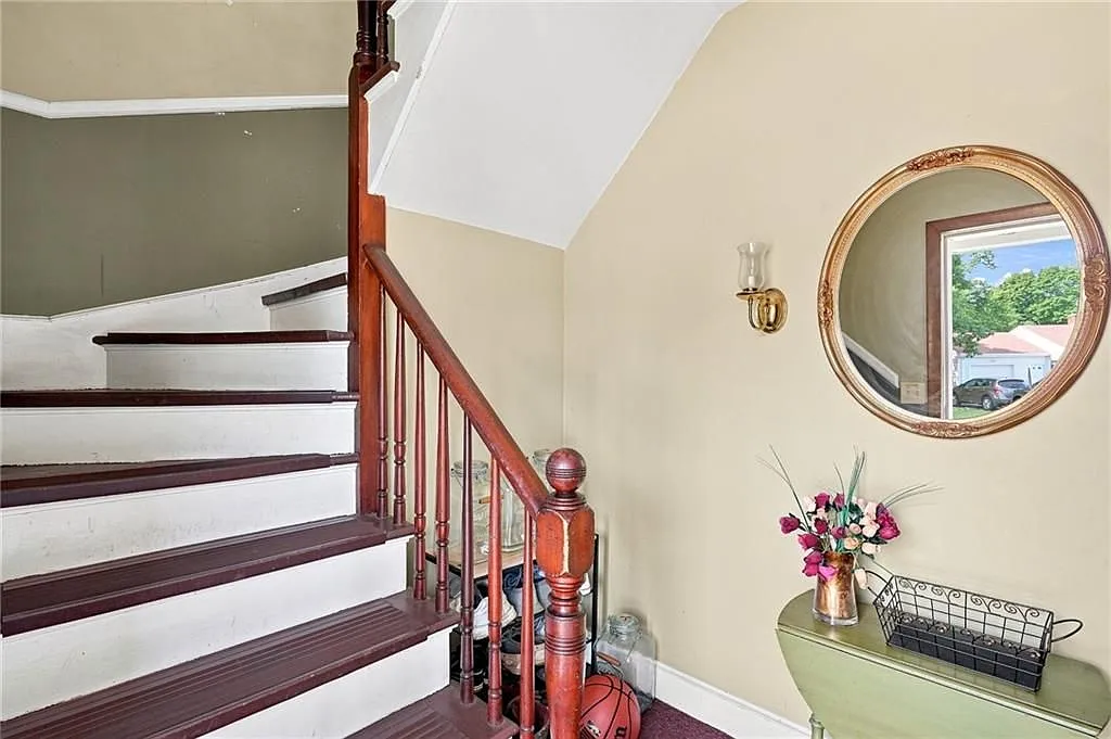 3 bed, 1.0 bath, 1077 sqft, $2,400 — Photo 4