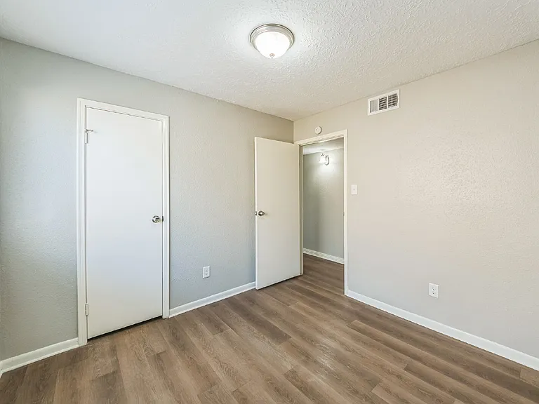 809 Willow Creek Dr — Photo 19