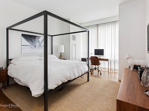 4th image of 311 West Broadway