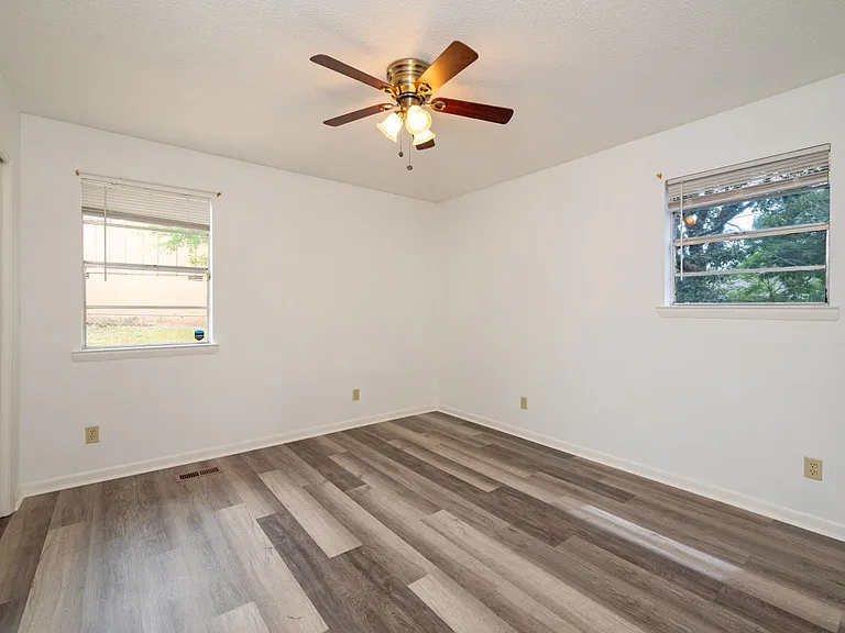 1320 Northpoint Cir — Photo 24