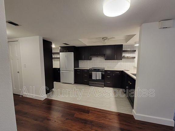 4th image of 1725 Golfview Dr