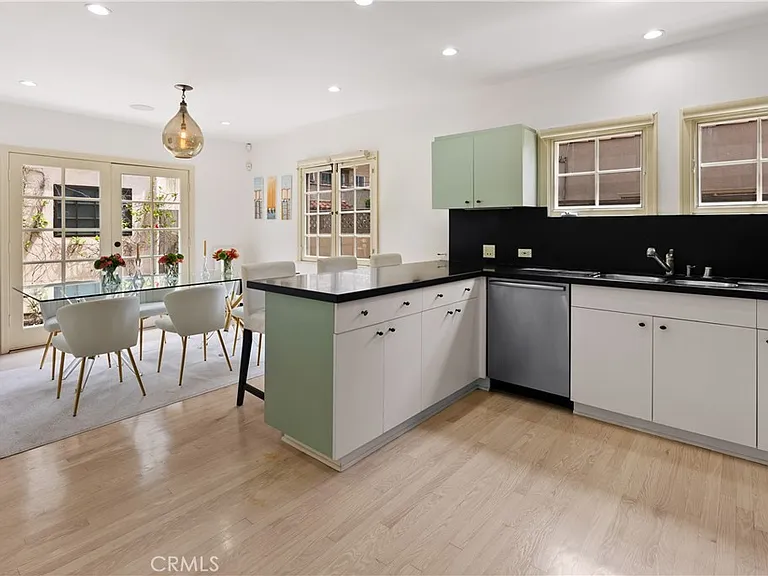 708 Westbourne Dr — Photo 8