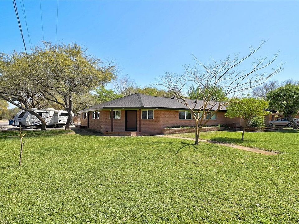 1st image of 202 Sunset Dr