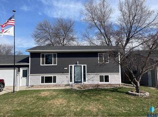 204 W Ponderosa Dr, Brandon, SD 57005
