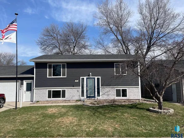 204 W Ponderosa Dr, Brandon, SD 57005