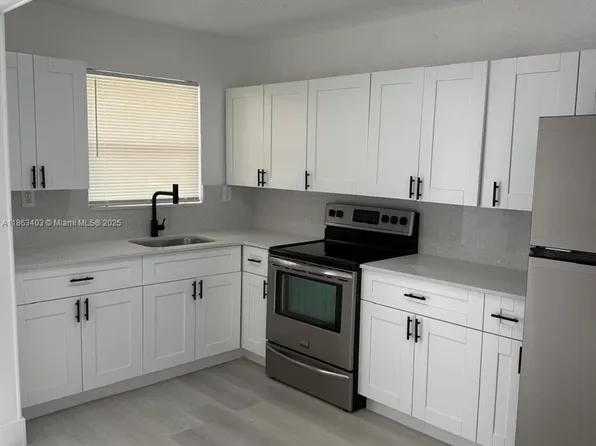 1000 W 28th St APT 16, Hialeah, FL 33010