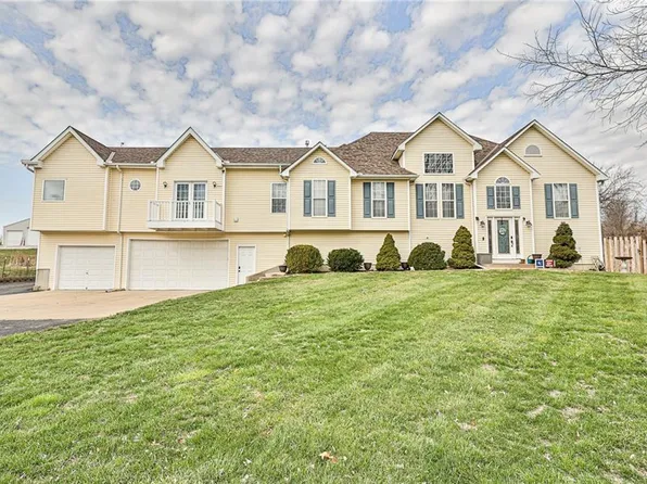 3310 S Fields Rd, Oak Grove, MO 64075