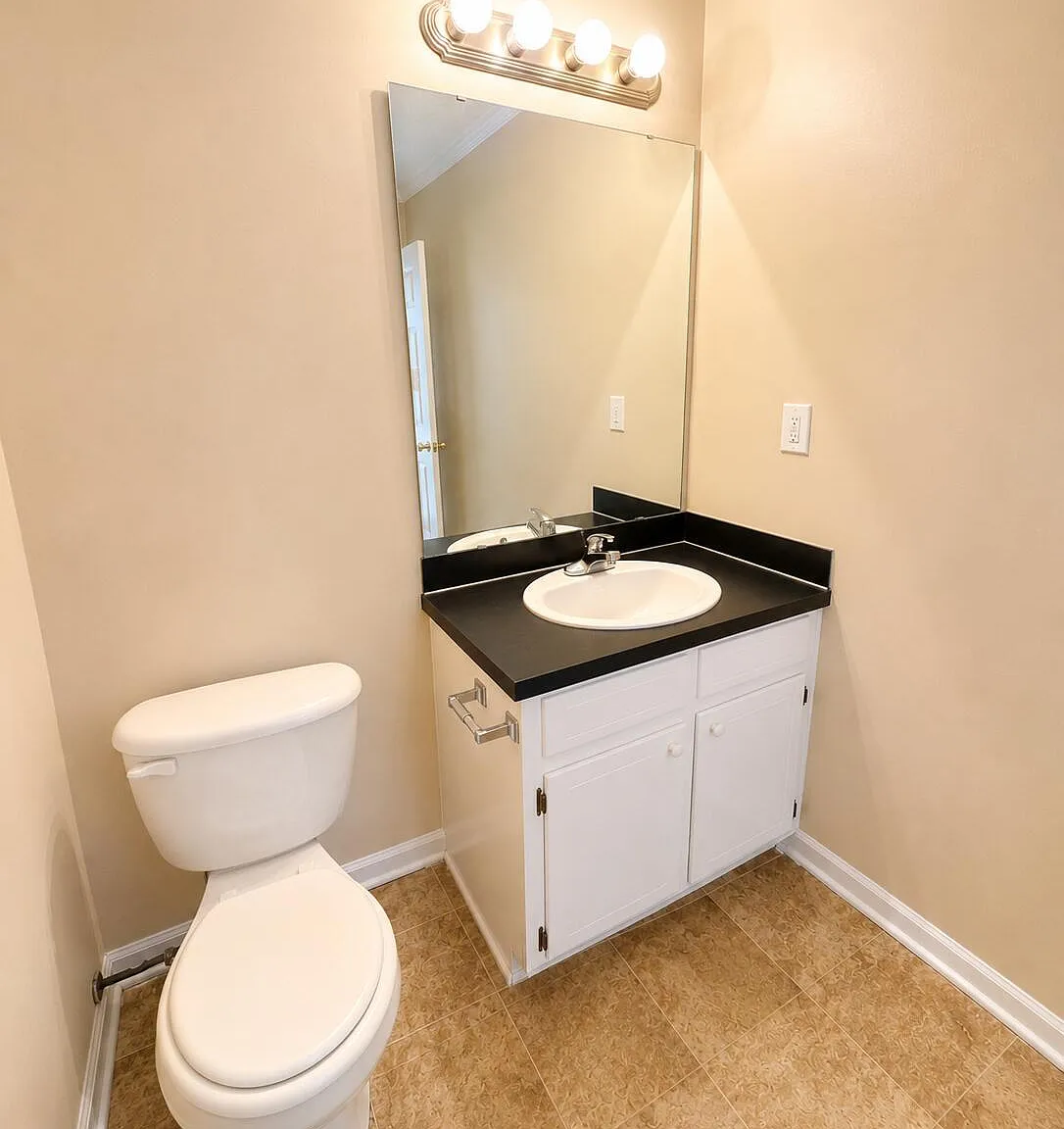 3 bed, 2.5 bath, 1453 sqft, $1,400 — Photo 4