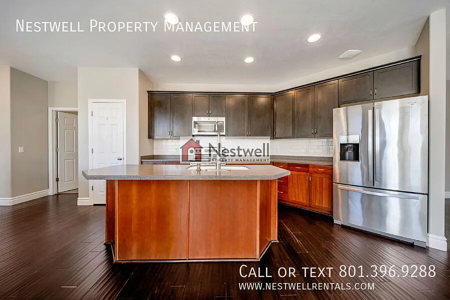 Fabulous 6-bed Home in Vibrant Daybreak — Photo 4