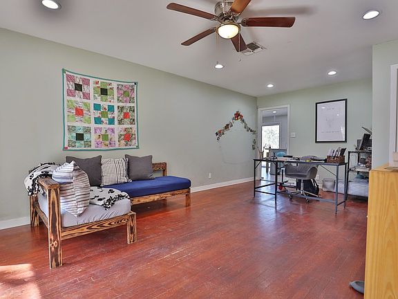 5th image of 203 Chestnut St