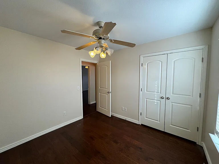 1300 Yorkshire Dr — Photo 15