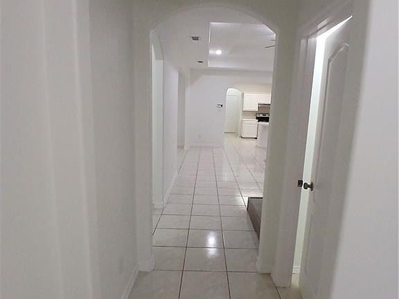 4th image of 130 San Jacinto St