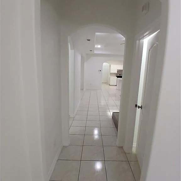 130 San Jacinto St — Photo 4