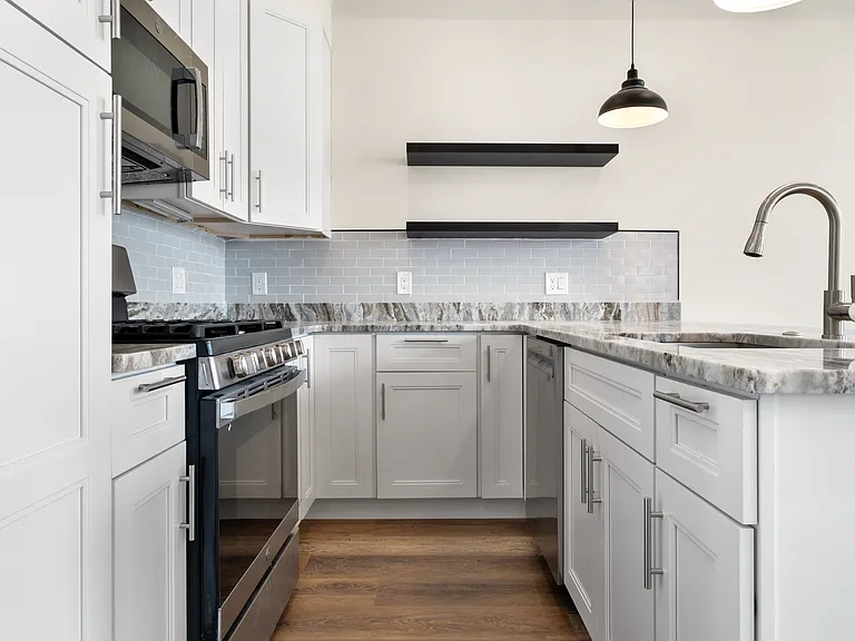 2025 Amber St #B — Photo 8