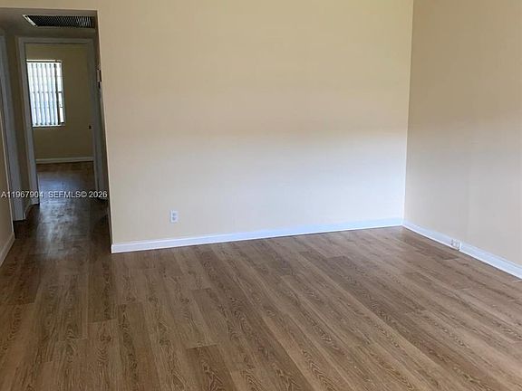 3rd image of 475 Fanshaw Way #L