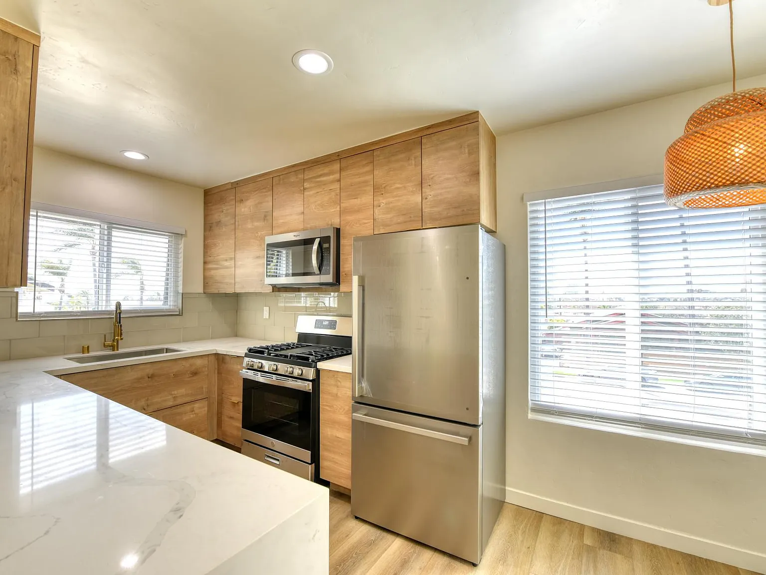 2 bed, 755 sqft, $3,150 — Photo 1