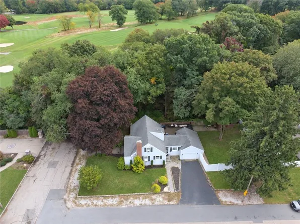 151 Metacomet Ave E, Rumford, RI 02916