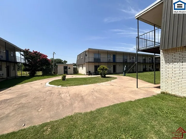 Highpoint Estate Apartments — Photo 20